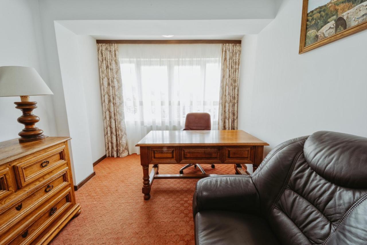 Отель Complex Turistic Constantin Bucovina Кымпулунг-Молдовенеск Экстерьер фото
