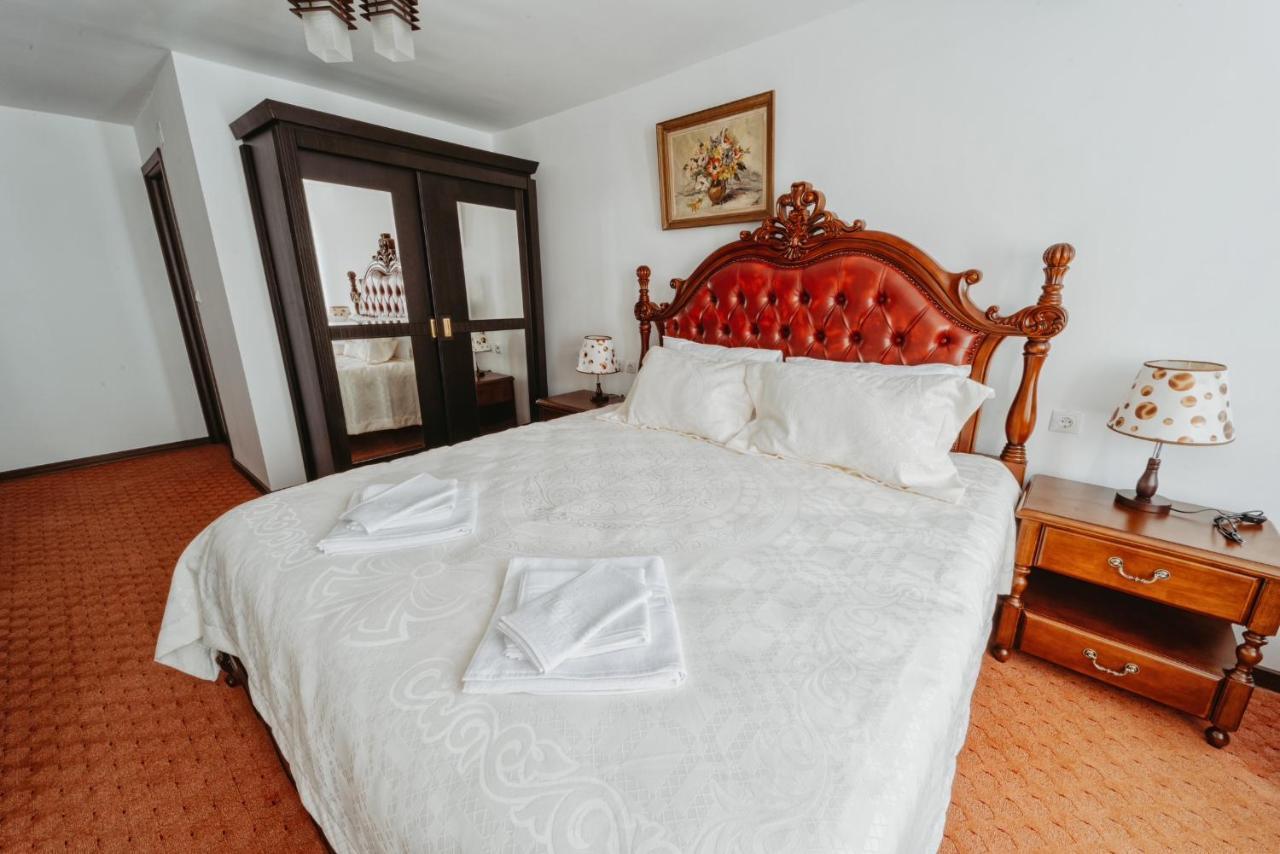 Отель Complex Turistic Constantin Bucovina Кымпулунг-Молдовенеск Экстерьер фото