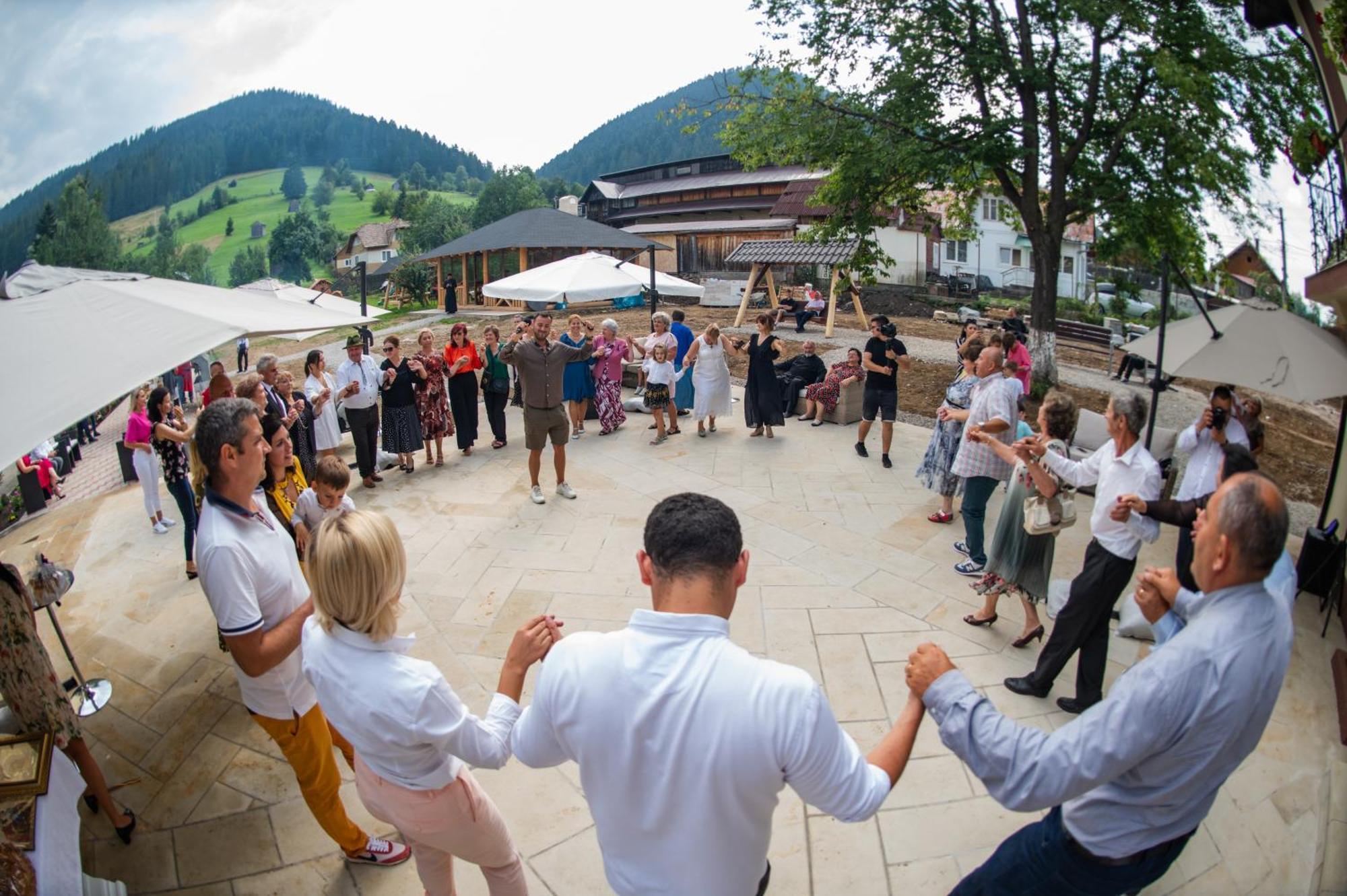 Отель Complex Turistic Constantin Bucovina Кымпулунг-Молдовенеск Экстерьер фото