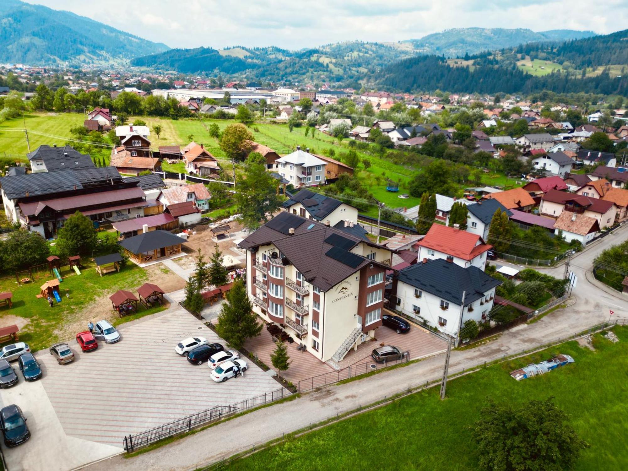 Отель Complex Turistic Constantin Bucovina Кымпулунг-Молдовенеск Экстерьер фото