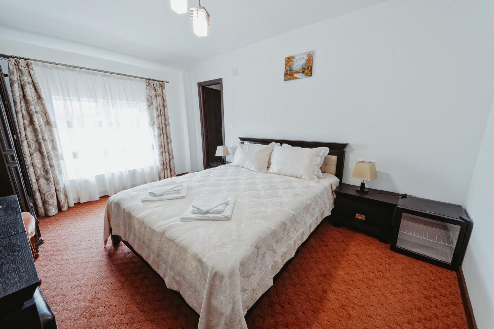Отель Complex Turistic Constantin Bucovina Кымпулунг-Молдовенеск Экстерьер фото