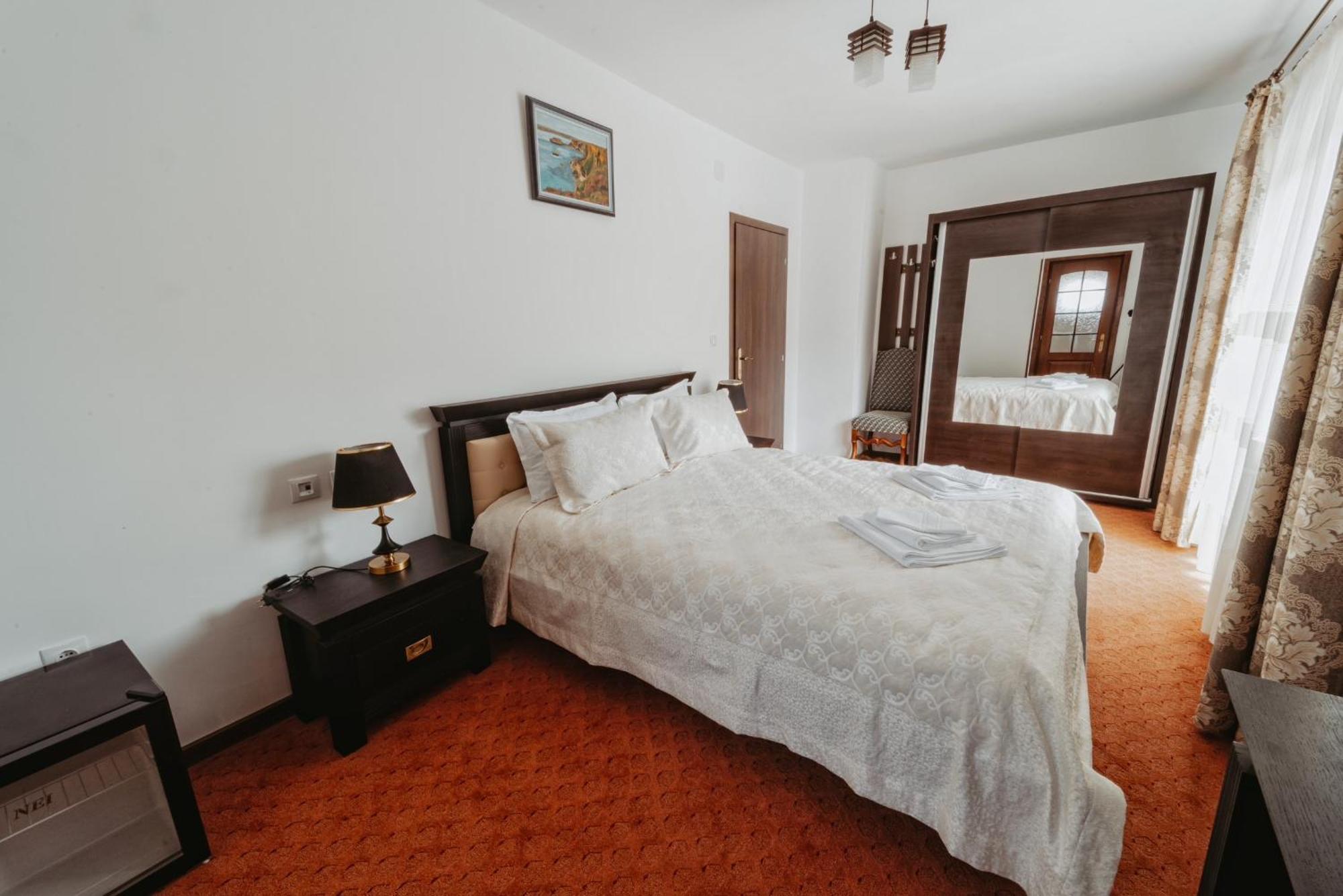Отель Complex Turistic Constantin Bucovina Кымпулунг-Молдовенеск Экстерьер фото