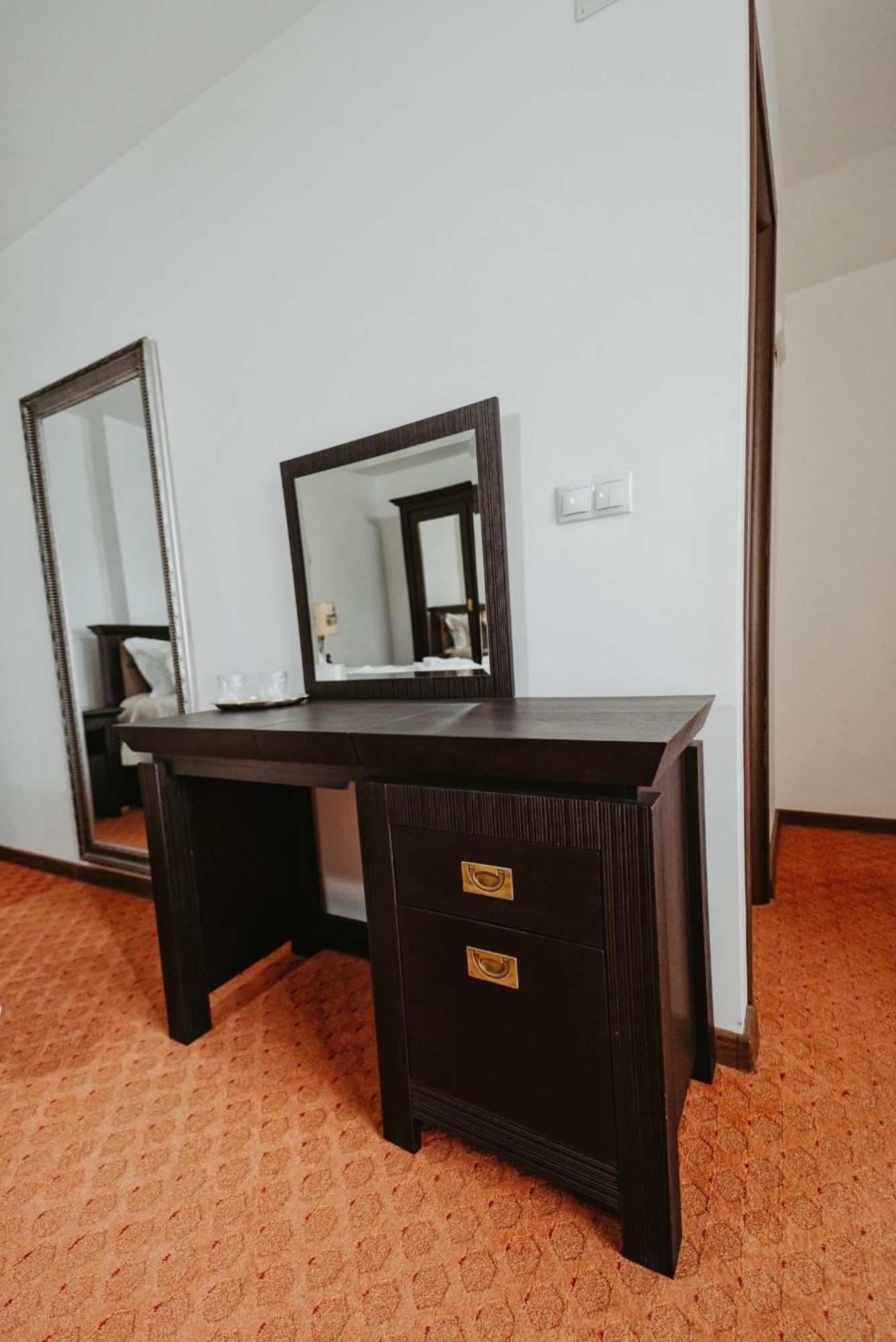 Отель Complex Turistic Constantin Bucovina Кымпулунг-Молдовенеск Экстерьер фото